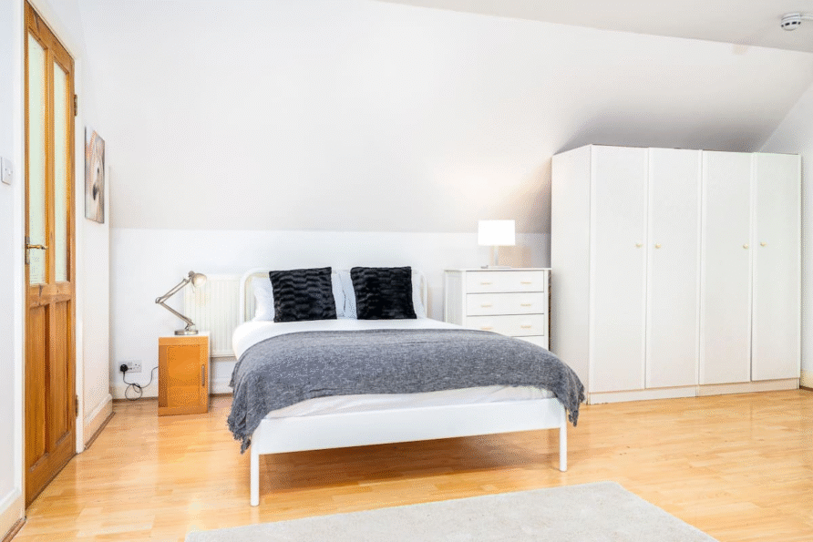 Loft studio flat 10G in Hendon Central Zone 3