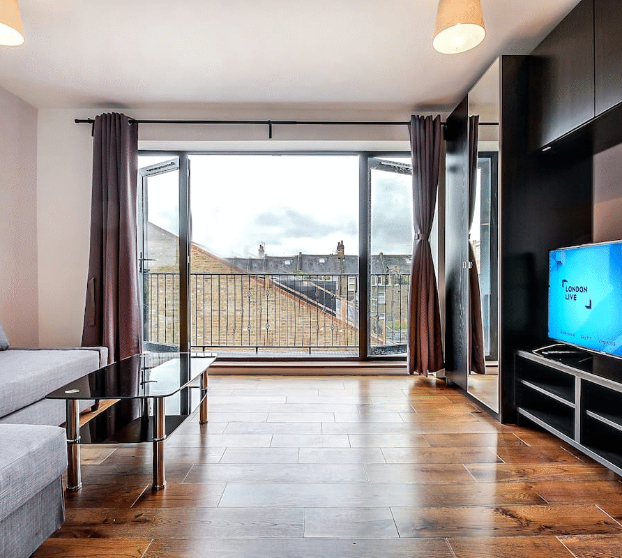 Rear Facing Sunny / Modern Apt w/Balcony & Bath