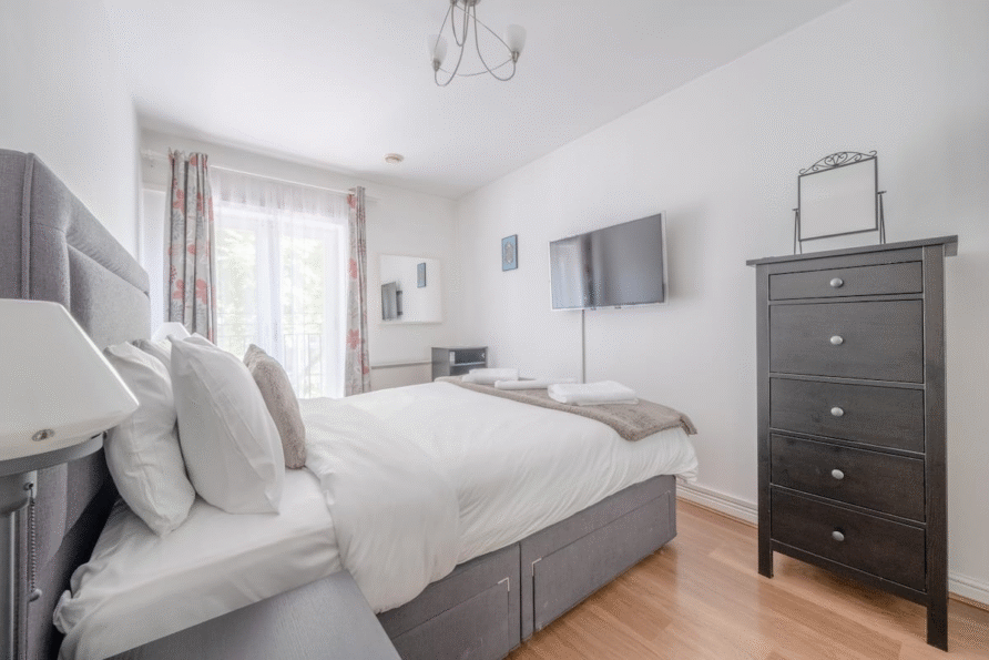 Bright & Spacious 1-bed Flat in Kensington Olympia