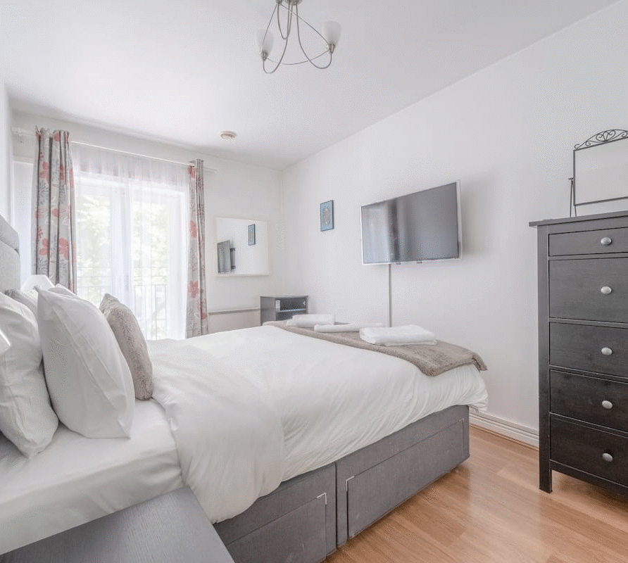 Bright & Spacious 1-bed Flat in Kensington Olympia