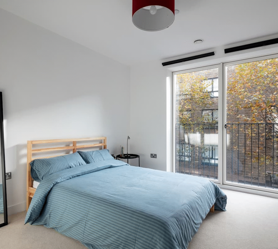 2 mins walk from UCL campus & London stadium