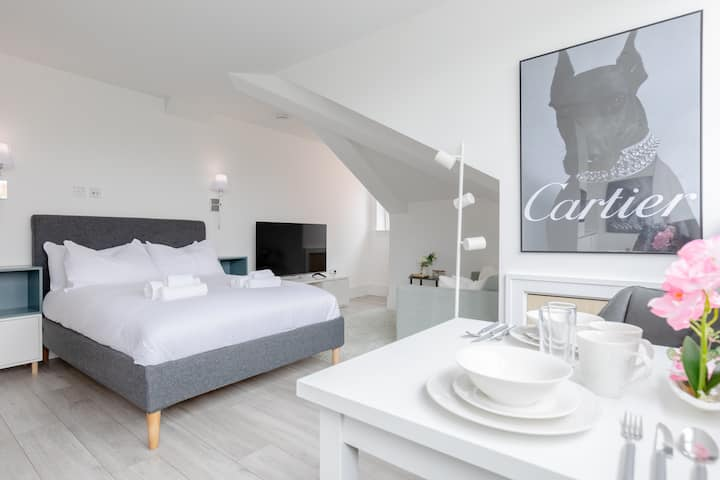 Bane’s Residence – Luxury Studio Apartment