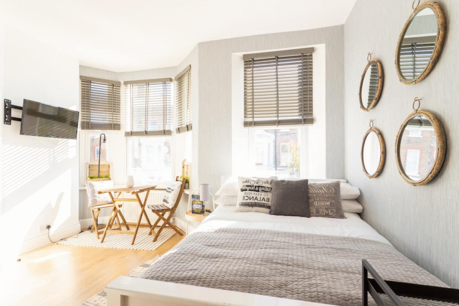 Super Studio by Queen’s Park – 3mins to station