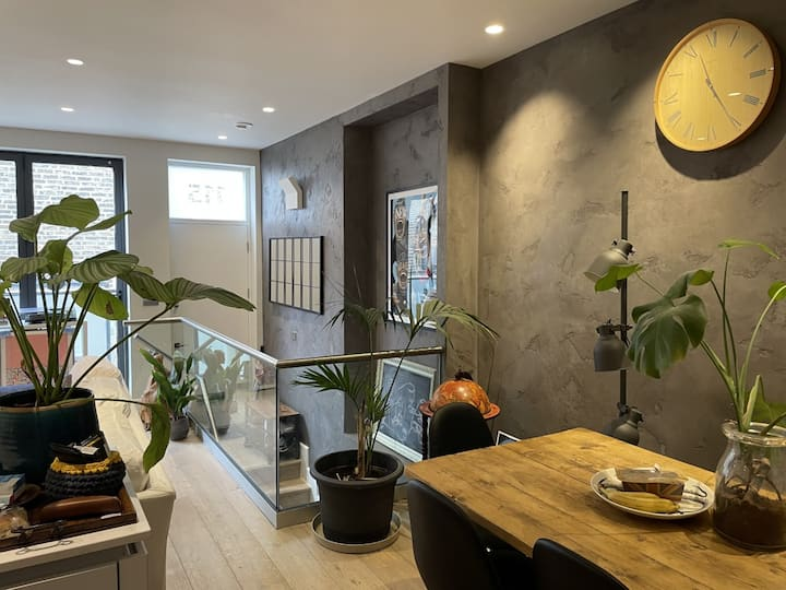 Private entrance 2-floor flat in Dalston