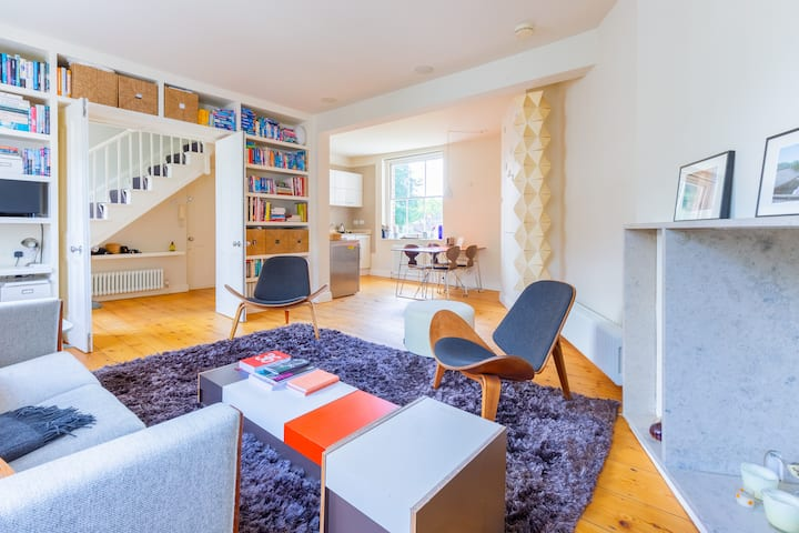 Trendy 1BD Flat on Historic Street, Farringdon