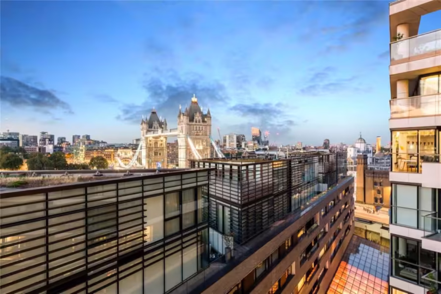 Delightful Penthouse Skyline River Views Sleeps 6