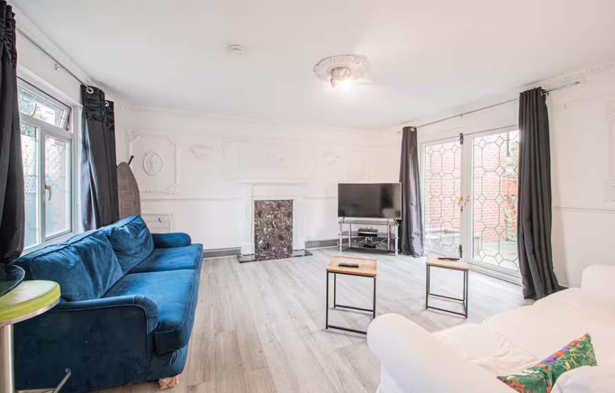 Spacious 4-Bed Home with Garden & Free Parking