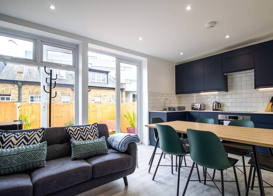 New 3BR E1 LDN Apartment with Private Roof Terrace