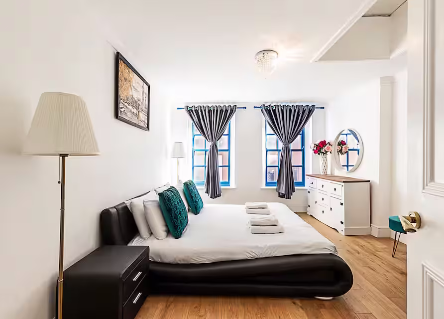 Spacious 4-Bed House near Liverpool St