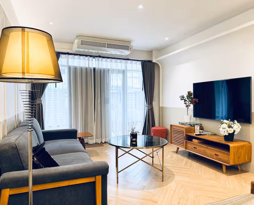 3BR Villa Quiet Modern Free WiFi Parking Near 711