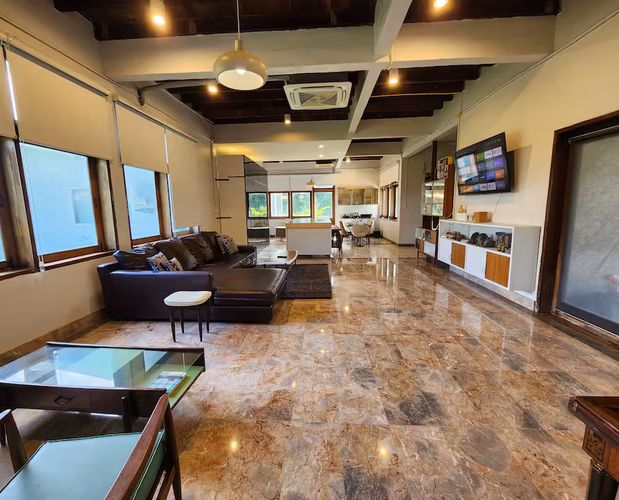 Spacious mid-century modern, 4 bedrooms, BTS and DMK