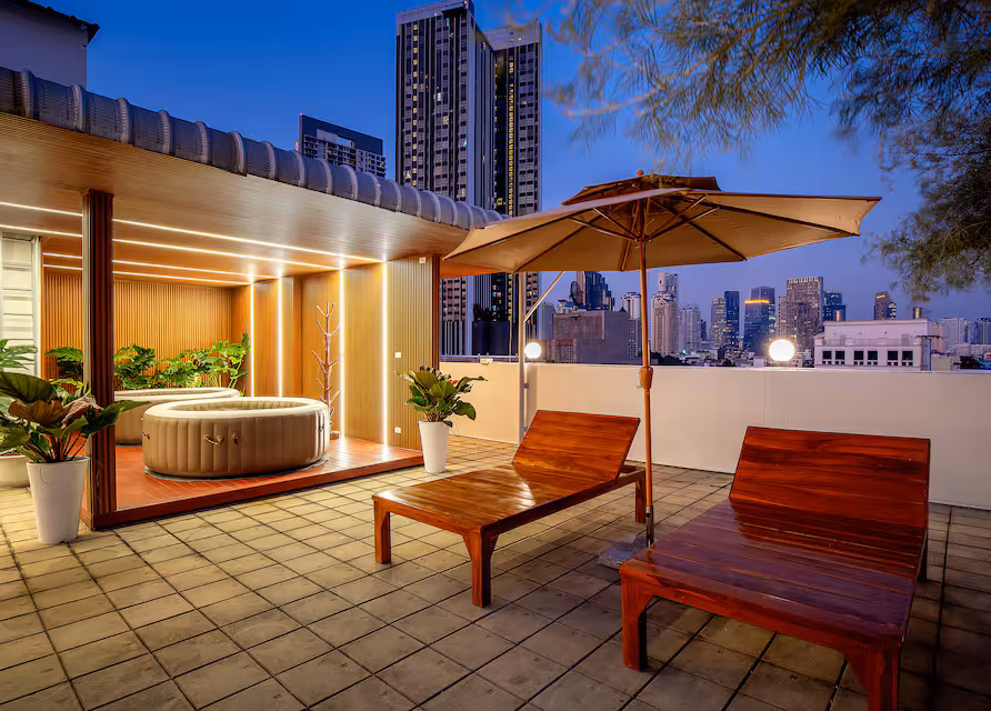 Capitel Sathorn 3BR • Rooftop elevator and hot tub