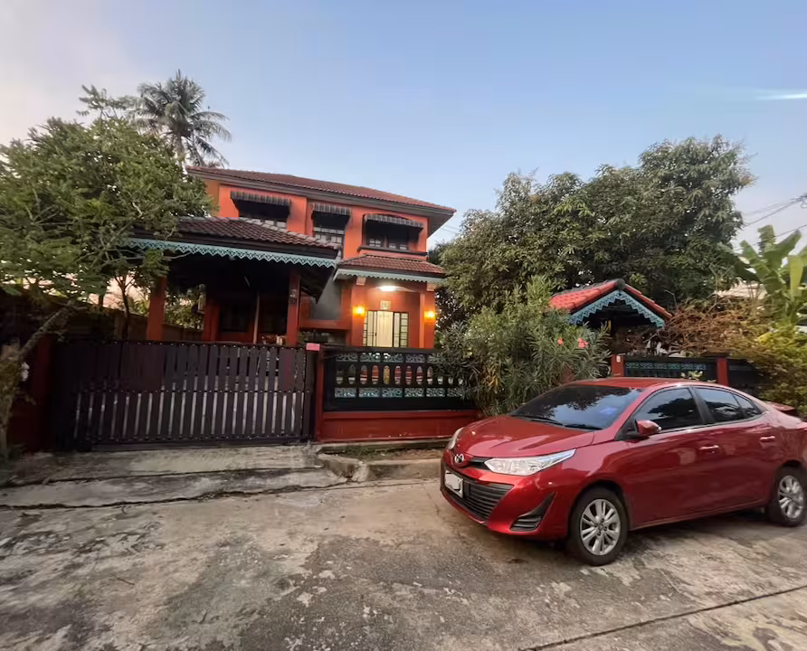 Cozy and quiet private red house with 4 beds
